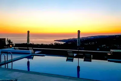 Image de Nouveau Lux Villa ★ Prive Infinity pool ★ Jacuzzi ★ SeaView