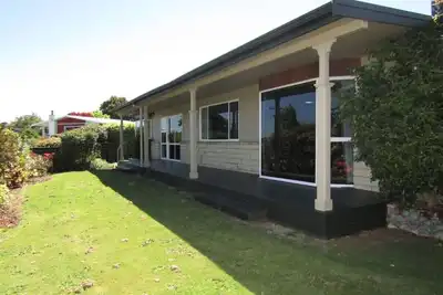 Image de Grande maison familiale avec piscine privée géothermique et WiFi