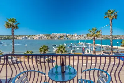 Image de Front de mer 2 chambres apt. à St Pauls Bay - Navettes / Parking faciles - Wi-Fi - Quartier calme