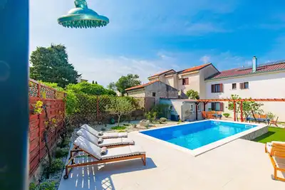 Image de Home Away From Home Punat - maison de vacances paisible idéale pour deux familles