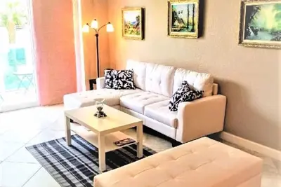 Image de Condo d'une chambre dans la station balnéaire. Prix spécial!