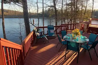 Image de Maison de repos paisible en montagne sur le lac Becky