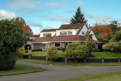 Image de Une Maison Lynmore Superieure Et Confortable.