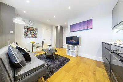 Image de Appartement classique central avec vue sur la ville