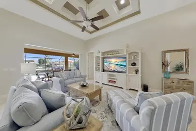 Image de Maison neuve avec piscine et spa à accès direct, près de la pointe Tarpon