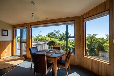 Image de Un appartement à l'étage avec vue sur la mer