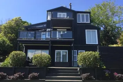 Image de Bar dans le jardin, cinéma maison, piscine thermale, véhicule 4x4