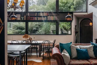 Image de Luxe Lodge dans la forêt, 10 personnes, 1 heure de Melbourne!
