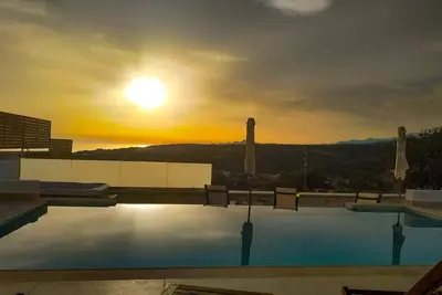 Image de Nouveau Lux Villa ★ Piscine Prive Infinity ★ Jacuzzi ★ SeaView