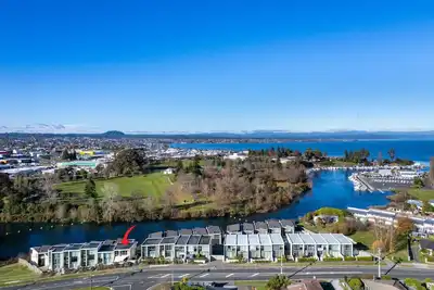 Image de Appartement central avec vue sur la rivière, draps et WiFi