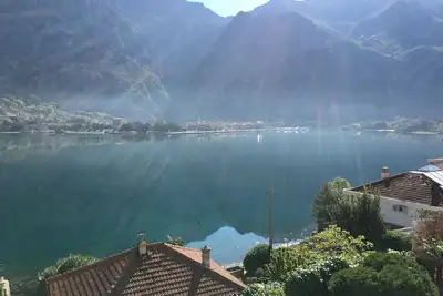 Image de Superbe appartement entièrement rénové dans un petit complexe exclusif avec piscine