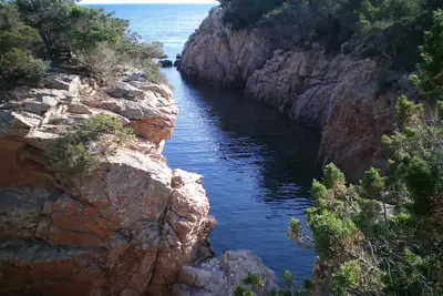 Image de Studio indépendant dans village calme, vue mer