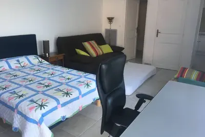 Image de Studio indépendant dans jardin arboré au calme