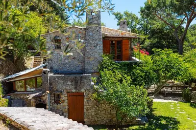 Image de Villa provençale avec piscine chauffée sur les collines de Ramatuelle 5 km plage
