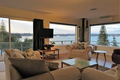Image de Une vue noble. Maison confortable de 3 chambres avec vue panoramique sur le port.