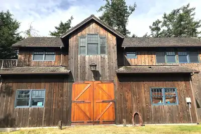 Image de Vue sur l'eau Cottage de 2 chambres avec accès à la plage, jardin et court de tennis.