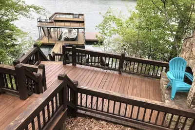 Image de Blue Bear's Cabin sur le lac Blue Ridge. Joyau rare sur les eaux profondes du lac!