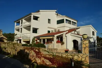 Appartement dans Vinišće avec Balcon, Climatisation, Wifi, Machine à laver (4753-7)