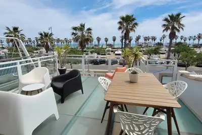 Image de Magnifique chalet avec vue sur la mer directement sur la Playa Malvarosa à Valence