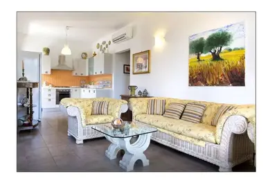 Image de Appartement récemment rénové à 2 minutes de la superbe plage de Monello