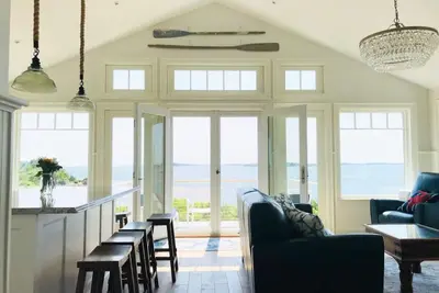 Image de Maison neuve en bord de mer toute l'année à la pointe de Potts Pt. Plage privée.