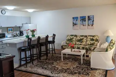 Image de Récemment rénové condo propre avec tête de diamant et vue sur l'océan - à pied de la plage