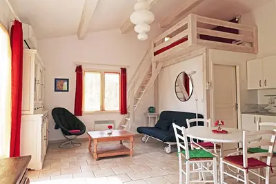 Image de Coup de ♥! Uzès à pied. TBeau studio spacieux 32m2 + mezzanine + jardin+parking