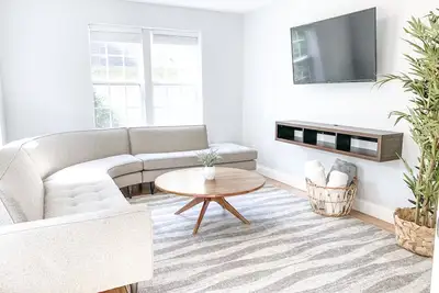 Image de ★ Cosy & Modern Home ★ ★ Minneapolis Nord-Est Par Centre-Ville ★ Uptown ★ Lacs ★ TRÈS AGRÉABLE ★