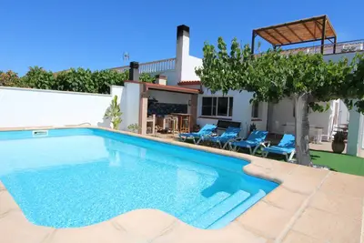 Image de Casa Noelia, Idéal pour vos vacances, proche de la mer, wifi gratuit, air climatisé en option, piscine privée, animeaux de compagnie autorisés, plage pour chiens