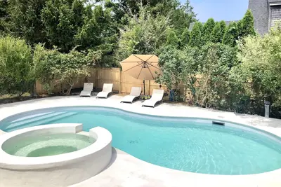 Image de Maison confortable près du centre-ville de Nantucket avec cour privée