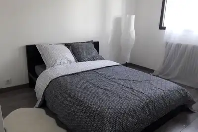 Image de Tres beau T2, proche toutes commodités, quartier agréable. 30 minutes d'Avignon.