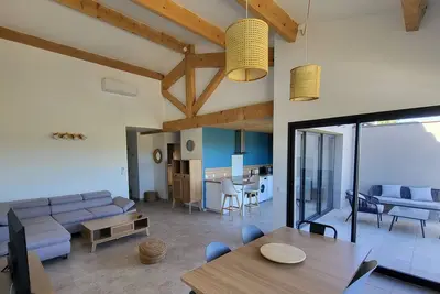 Image de 2- Quiet house and very large swimming pool with panoramic view of the vineyards