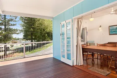 Image de La maison bleue - promenade plate à la rivière et à la plage