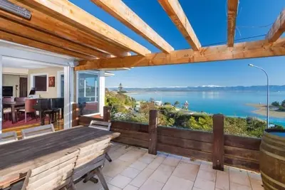 Image de Seaside Manor - Harbour Views, Nelson Waterfront!