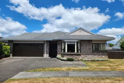 Image de Très proche de la ville et du lac! Linge & WiFi inclus