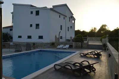Image de Appartement dans Vinišće avec Balcon, Climatisation, Wifi, Machine à laver (4753-4)