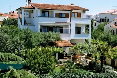 Image de Appartement climatisé à 250 m de la plage avec amarre privée