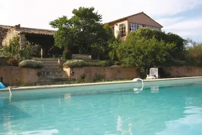 Image de Gîte indépendant, avec terrasse et vue imprenable sur le Luberon, piscine