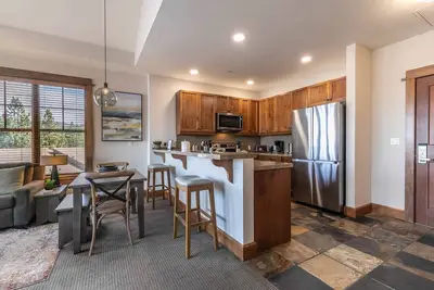 Image de 1 chambre avec moments de cuisine complète au lac Tahoe