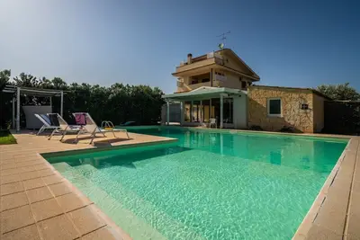 Image de Villa de 3 chambres de 210 m² avec belle piscine à 6 km de la ville de Syracuse