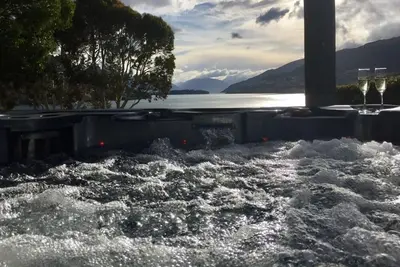 Image de Frankton Hot Tub! ! ! - L'emplacement est tout!