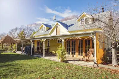 Image de Funky idyllic Barn avec spa privé / piscine