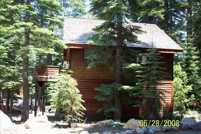 «Upper Deck» Chalet Lakeview -Beach & Pier en quelques minutes!