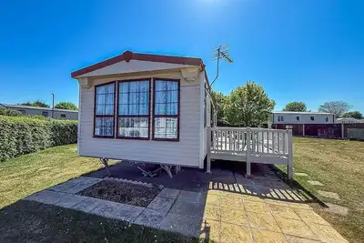 Caravane de luxe 6 couchages à louer sur le parc de vacances Cerisier à Norfolk réf 70801