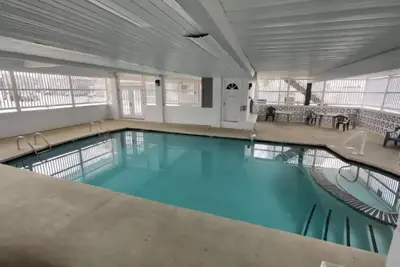 Image de Emplacement! Emplacement! Emplacement! \"Paysage marin I\"