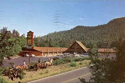 Image de Studio~ Kohls Ranch Lodge~ Mountain Views~ Bar/Lounge~ Restaurant~ Pool~ Hot Tub