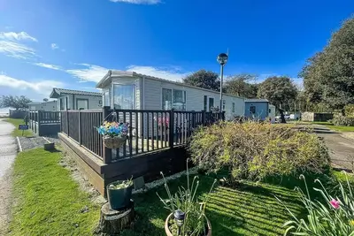 Image de Caravane de luxe avec vue partielle sur la mer à louer près de la plage ref 32026.