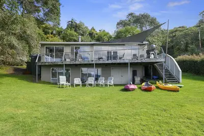 Image de Onepoto Bay Lodge - Maison du lac Rotoiti