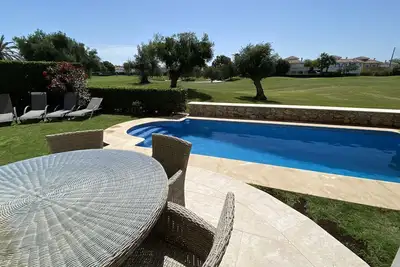 Image de Près du 1er tee & clubhouse, piscine privée avec vue imprenable sur le parcours de golf