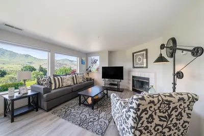 Image de Chelan Escape à Park Pointe avec piscine communautaire et bain à remous! D104, À distance de marche du lac!